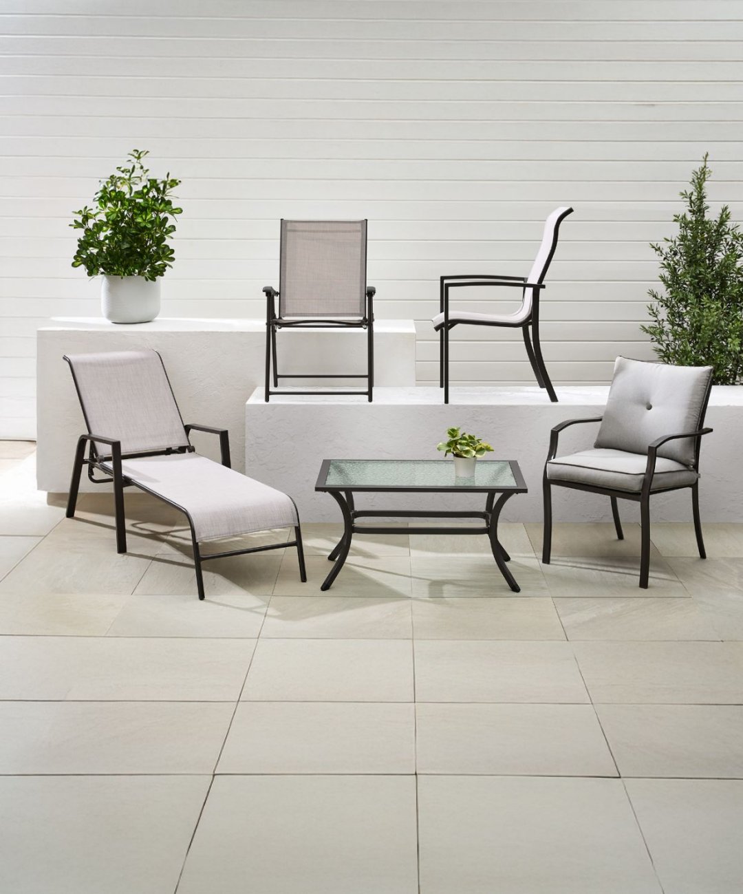 Shop For Living Bluebay - Chaise longue de jardin, Fauteuil-hamac pliant de jardin For Living Bluebay, For Living Bluebay - Table à manger de jardin rect, For Living Bluebay - Fauteuil d’appoint de jardin , Fauteuil rembourré pour table à manger de jardin F and more
