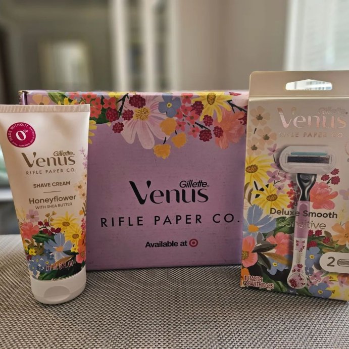 user image by @short_stuff_angie, Rifle Paper Co. + Venus Deluxe Smooth Sensitive Razor + 2 Refills