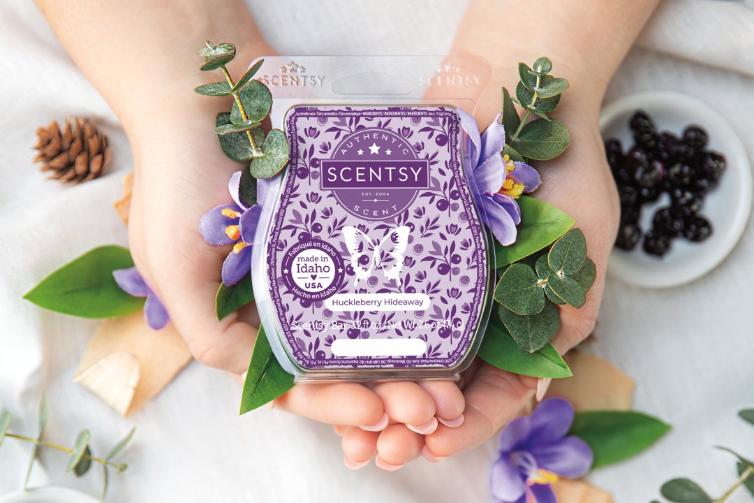 Our new 2022 Fall/Winter fragrance brings this Scentsy wax bar scented with Huckleberry Hideaway brings notes of fresh-picked huckleberry, mountain violet and crisp white woods creating the perfect retreat