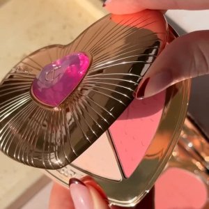 @spacenk&rsquo;s instagram video of Charlotte Tilbury Pillow Talk Beauty Soulmates Palette