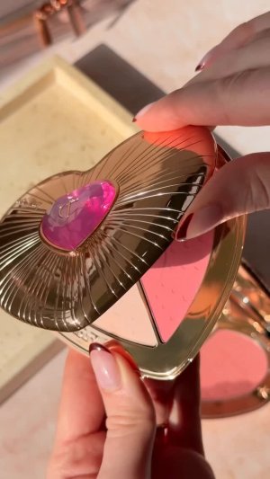 @spacenk&rsquo;s instagram video of Charlotte Tilbury Pillow Talk Beauty Soulmates Palette