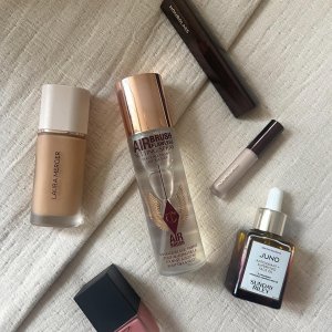 @moderosaofficial&rsquo;s instagram photo of Hourglass Vanish Seamless Finish Foundation Stick,Hourglass Vanish Airbrush Concealer Travel Size,Nars Liquid Blush