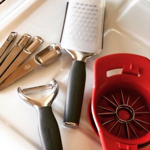 Williams Sonoma Serrated Swivel Peeler