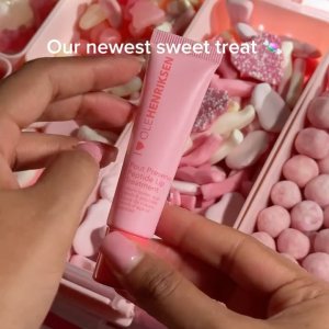 @spacenk&rsquo;s instagram video of Ole Henriksen Pout Preserve Peptide Lip Treatment