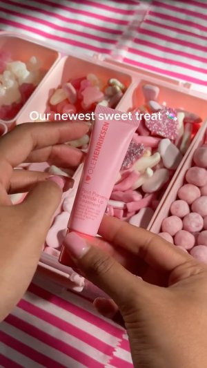 @spacenk&rsquo;s instagram video of Ole Henriksen Pout Preserve Peptide Lip Treatment