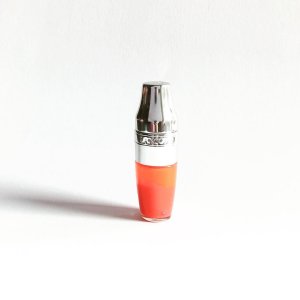 Brillo Labial Oleaginoso De Doble Fase Con Color Juicy Shaker