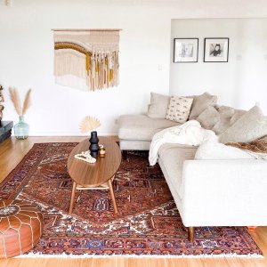Lately I get asked more and more for design and styling tips. Which still seems CRAZY to me but I love it. It took me a really long time to figure out what my style is. Which is likely because I don’t have ‘one’. Unless you consider modern/eclectic/traditional/rustic/bohemian a style. I like weird things and they don’t always go together. But I’ve learned that the key to good (realistic) design is to center it around things you love. It’s not about creating a cookie cutter home, it’s about creating a home that brings you joy every day. Patience and mindfulness are key here! You may have to live with blank walls for a while before you spot that perfect piece of art/decor that your gut lets you know is just right. Don’t get lost trying to mimic something you’ve seen in a design magazine or on the ‘gram. Spend some time figuring out what really speaks to your soul and use that as a starting point. Trust me, you won’t regret it. Intuitive and mindful design spark joy every damn day and it’s also far less wasteful ✨