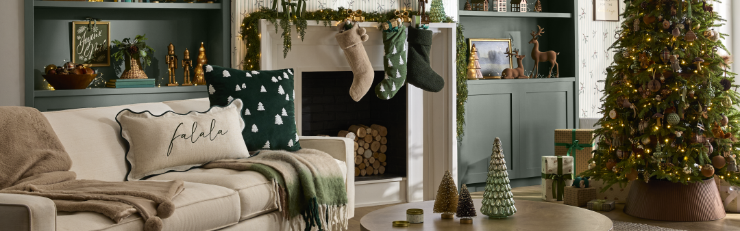 Shop Décoration de NOËL jeté en similifourrure avec pom, Coussin décoratif de Noël festonné en lin FaLaLa C, Décoration de NOËL jeté à motif écossais brunet ve, Coussin décoratif de Noël velours vert avec arbres, Décoration de Noël bas de Noël en fausse fourrure , Porte-bas de Noël à boucle dorée CANVAS Collection, Guirlande de cèdre Ashford illuminée CANVAS de 6 p, Arbre vers le bas Adeline illuminé d'intérieur CAN and more