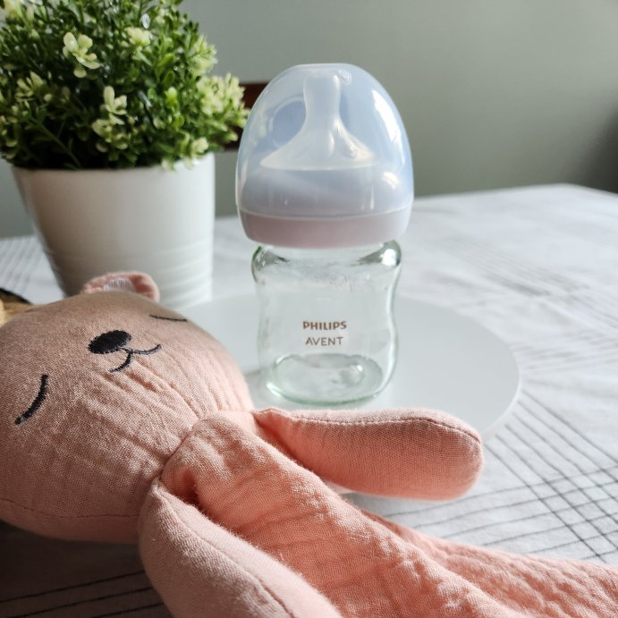 user image by MommyClock, Philips Avent Glass Natural Baby Bottle with Natural Response Nipple - Clear - 4oz