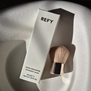Ichhmini_skincare Christiana ’s mediaimport video of Refy Gloss Highlighter - Topaz