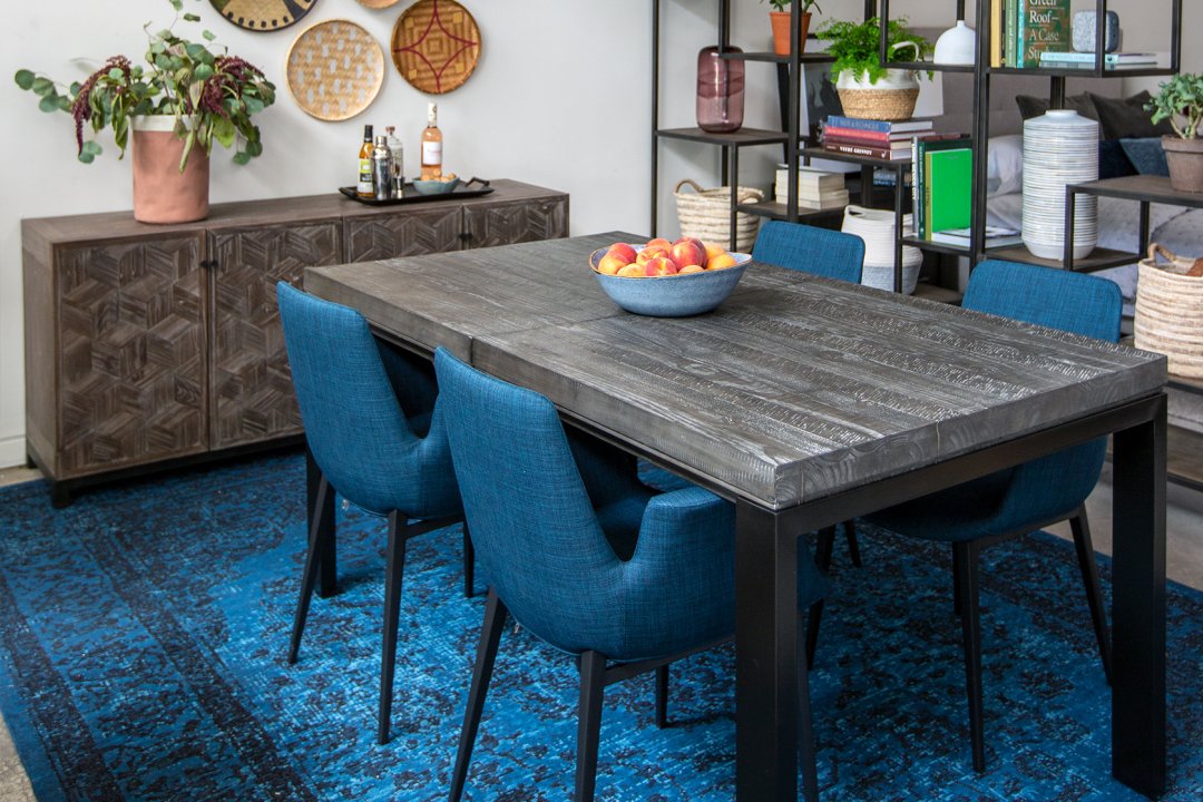 Shop Table à rallonge Fallon -Ethan fumée, Cabinet Ophelia -pin, Chaise Vesper -Bond bleu, Étagère Corbin -orme brut, Bol de service Crofton bleu, Tapis Classic 96x135 marine/noir, Grand cache-pot Kason floraison, Grand vase Freja pétale, Très grand vase Maddy noir/blanc, Grand panier Isidora herbiers marins, Grand plateau Alanis Bronze vieilli en métal recyclé and more