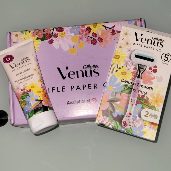 user image by @boucharie, Rifle Paper Co. + Venus Deluxe Smooth Sensitive Razor + 2 Refills