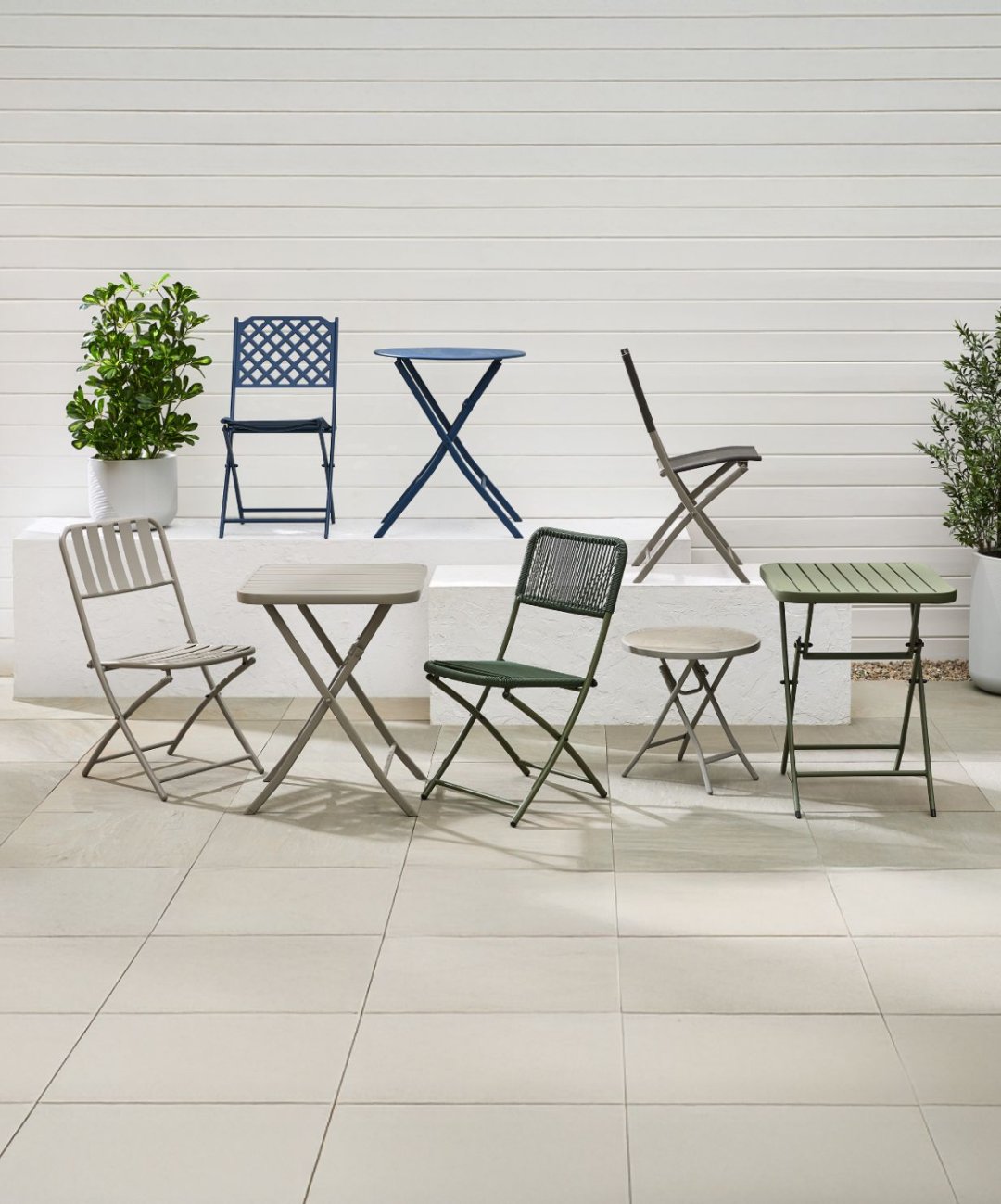 Shop Chaise bistro en métal For Living Finch, gris, Table à latte d'extérieur For Living Outdoor, plia, Chaise bistro en treillis For Living Finch, bleu, Table circulaire d'extérieur For Living Finch, Chaise de jardin pliable For Living Finch, osier, , Table d'appoint rabattable de jardin FOR LIVING, r, Fauteuil-hamac bistro For Living Finch, gris, Table carrée pliante en acier pour terrasse For Li and more