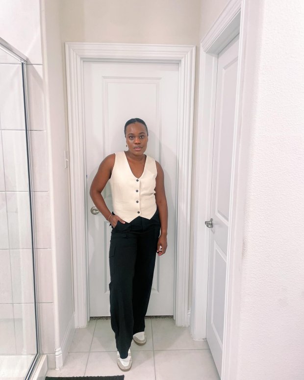 Juniors' SO® Button Front Vest