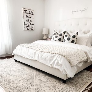 Elliot Curved Tufted Upholstered Bed