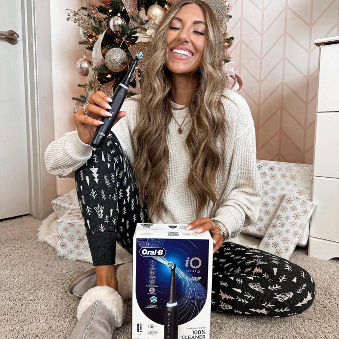 user image by @makennachristinexo, Oral-B iO Series 5 Electric Toothbrush with Brush Head