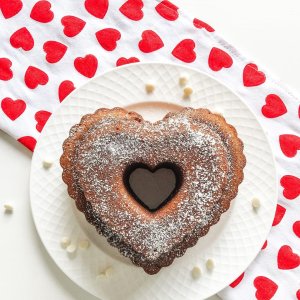 美しい三段ケーキハート型★Williams Sonoma★Scallop Heart Pan Nordic Ware Scallop Heart Bundt® Cake Pan | Williams Sonoma