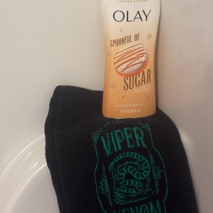 user image by @qu33nsym, Olay Limited Edition Holiday Body Wash - Spoonful of Sugar - 22 fl oz