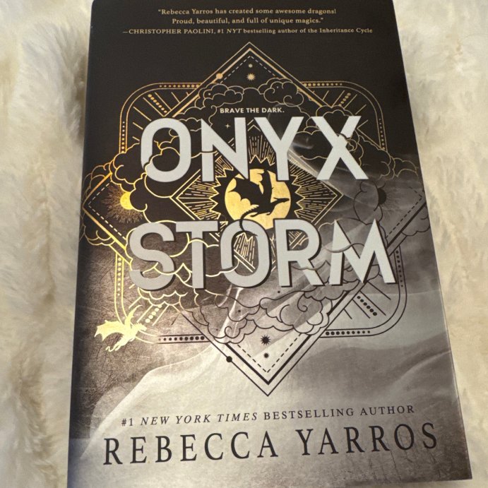 user image by Adyson, Onyx Storm - by Rebecca Yarros (Hardcover)