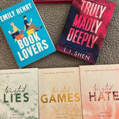 Emily Henry's Book Lovers Paperback Edition
