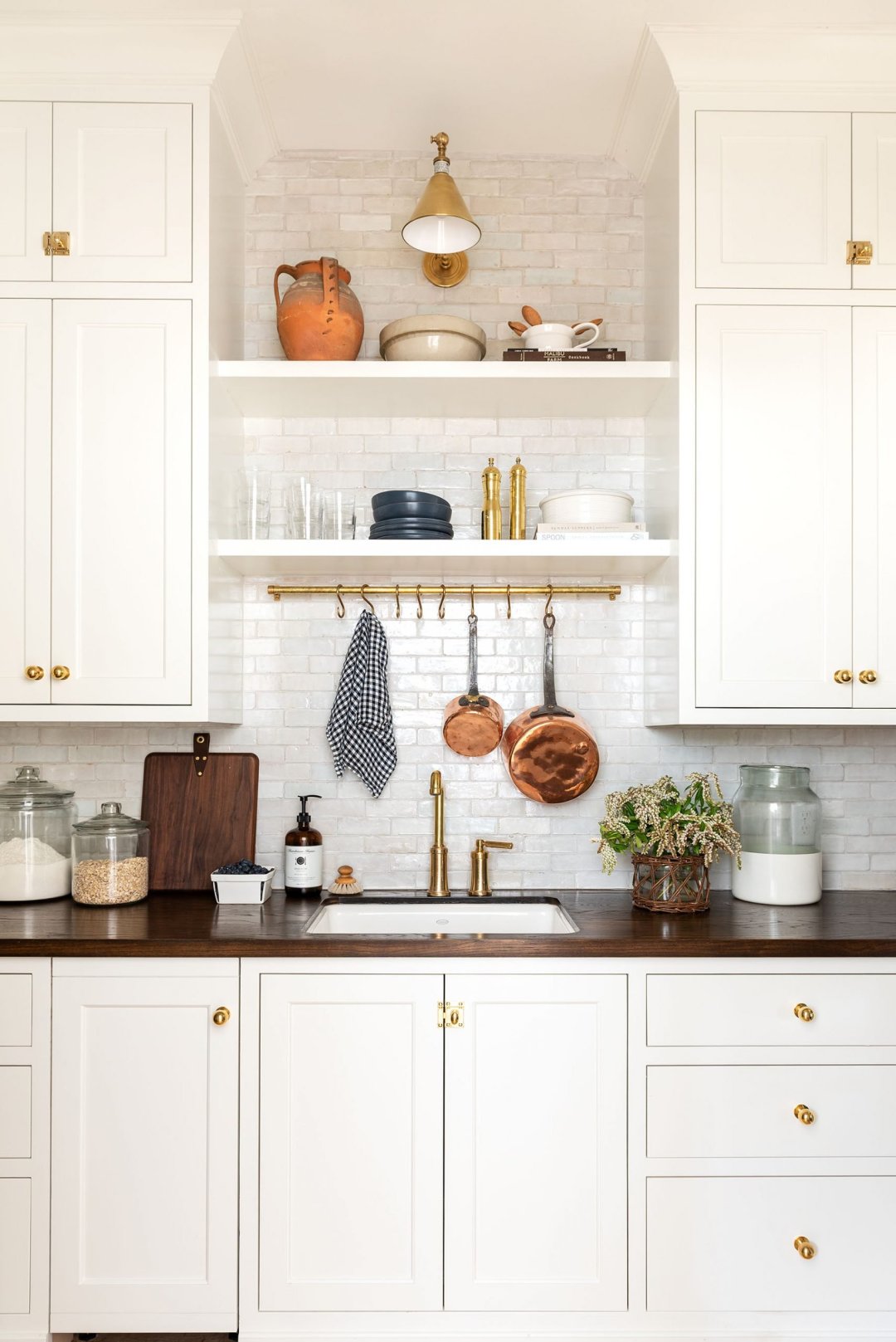 How to Organize Your Kitchen (10 Tips)