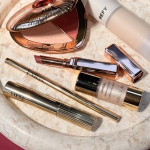 @spacenk&rsquo;s instagram photo of REFY Skin Base,Hourglass Unreal Liquid Highlighter,Charlotte Tilbury Pillow Talk Blush Balm Lip Tint,VIEVE Modern Brow Definer,VIEVE Modern Brow Gel