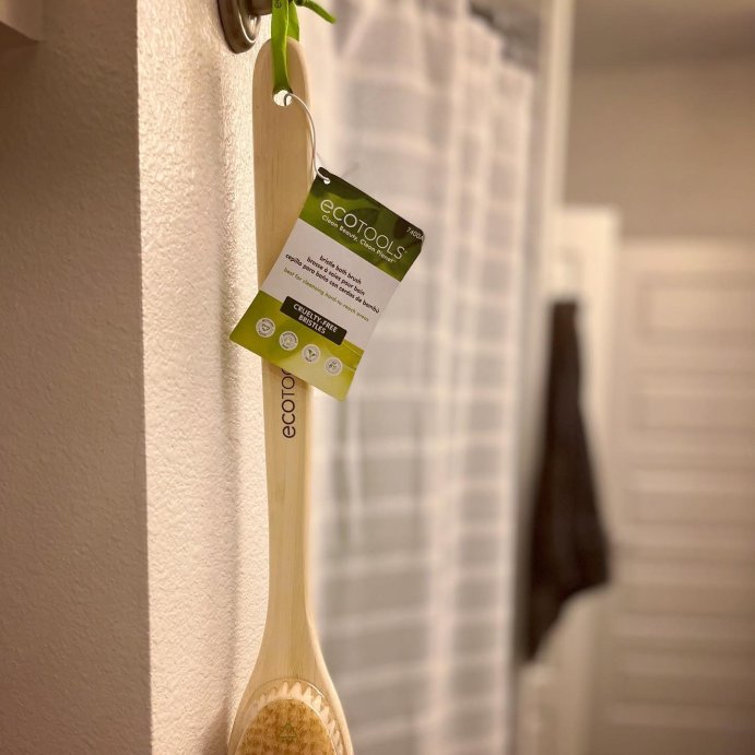 user image by @the_calebalexander, EcoTools Bath Bristle Brush