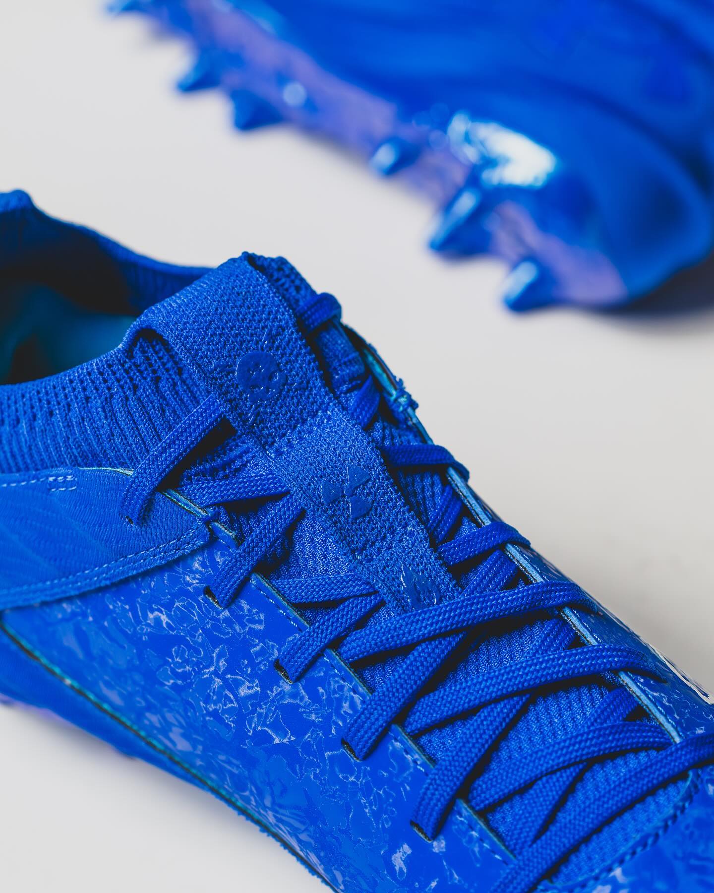 mens blue football cleats