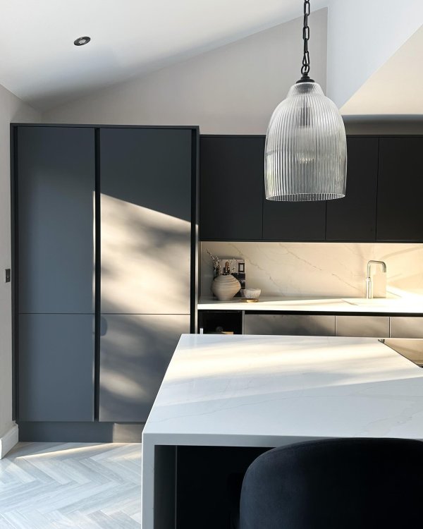 Hockley Super Matt Charcoal Handleless Kitchen Howdens