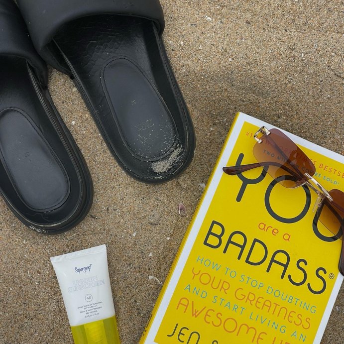 user image by @raizahc, You Are a Badass: How to Stop Doubting Your Greatness and Start Living an Awesome Life (Paperback) by Jen Sincero