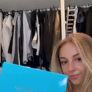 &rsquo;s mediaimport video of Westman Atelier Sun Tone Bronzing Cr&egrave;me