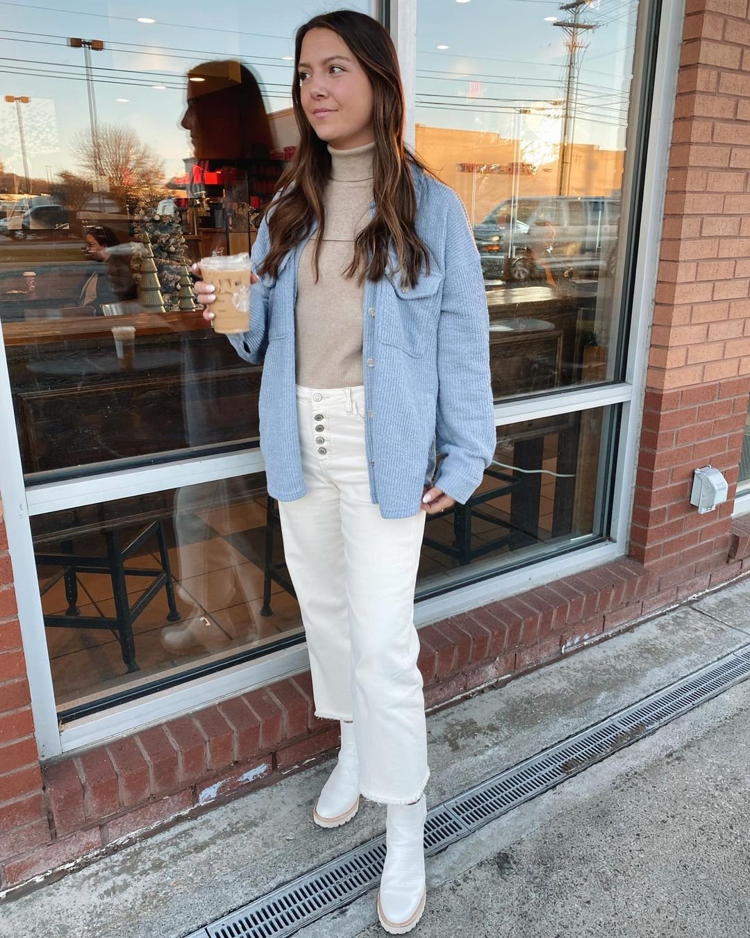 Outfit inspo  White tops outfit, White turtleneck outfit, Mock