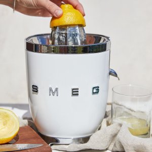 White Retro-Style Citrus Juicer by SMEG