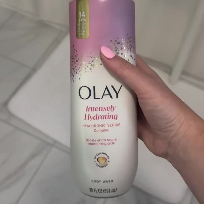 user image by @jackieanne97, Olay Cleansing & Nourishing Body Wash with Vitamin B3 and Hyaluronic Acid
