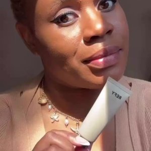 Sharon ’s mediaimport video of Refy Brow Sculpt,Refy Gloss Highlighter - Topaz