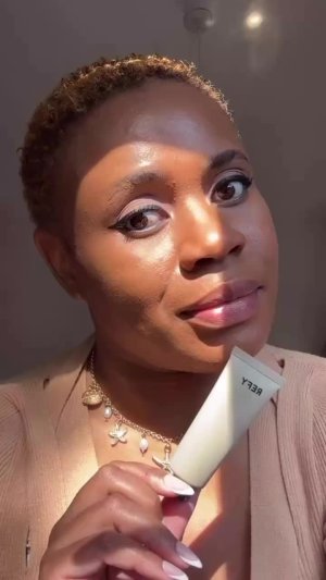 Sharon ’s mediaimport video of Refy Brow Sculpt,Refy Gloss Highlighter - Topaz