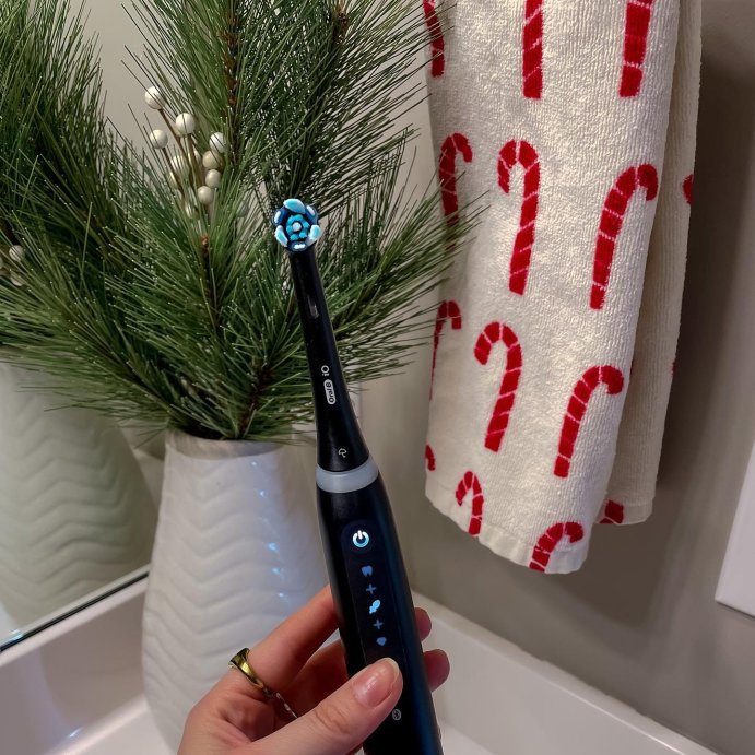 user image by @_lomeyer_, Oral-B iO Series 5 Electric Toothbrush with Brush Head