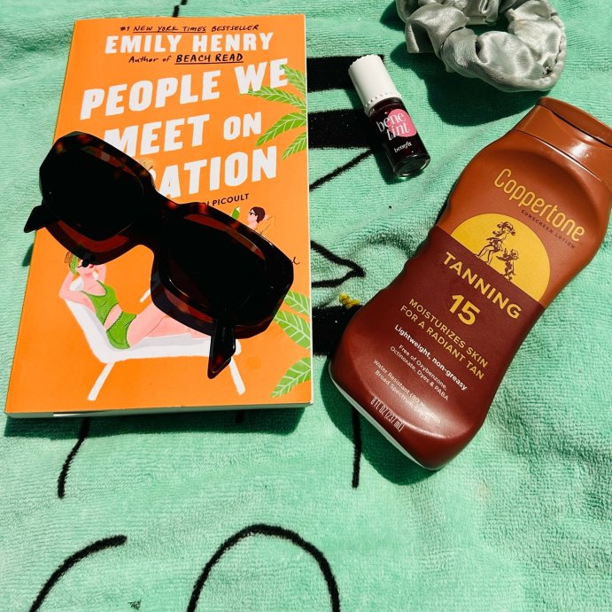 user image by @looksbyloosh, People We Meet on Vacation - by Emily Henry