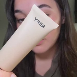 Malsmemoir’s mediaimport video of Refy Gloss Highlighter - Topaz