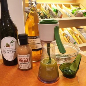 Williams Sonoma Salad Dressing Shaker