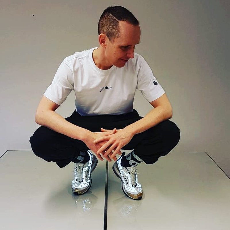 air max 98 white on feet
