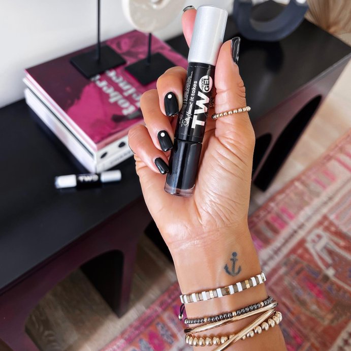 user image by @lucyswhims, Sally Hansen Miracle Gel It Takes Two Nail Color
