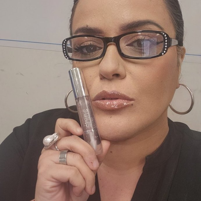user image by @tls_beauty, essence  Extreme Shine Volume Lipgloss - 0.17 fl oz