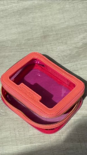 Jan Patel &rsquo;s mediaimport video of Space NK Mini Travel Bag Sunset Peach