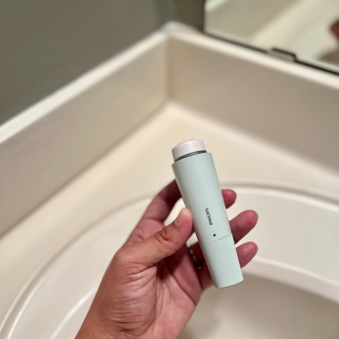 user image by Cindy Elmstrand-Castruita, Philips Series 5000 Women&#39;s Battery Facial Hair Remover - BRR474/00