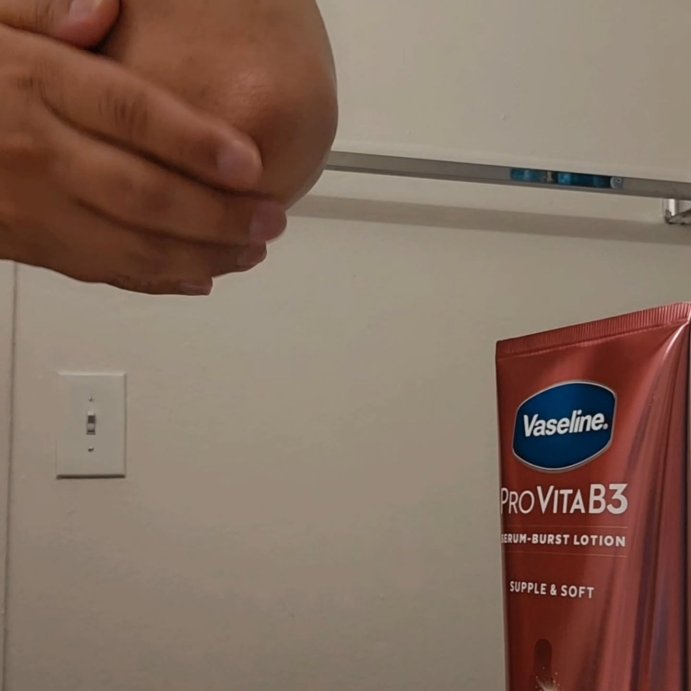 user image by @whymel2425, Vaseline Pro VitaB3 Serum Burst Lotion with Niacinamide, Hyaluronic Acid and Peptides, 7.5 fl oz