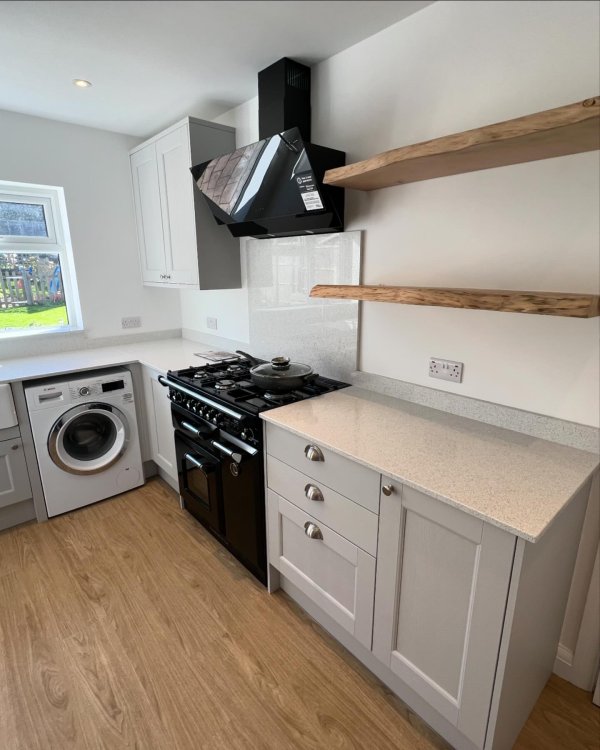 Bridgemere Dove Grey Kitchen Fitted Kitchens Howdens