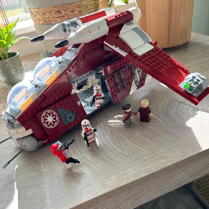 user image by Thomas H., LEGO Star Wars: The Clone Wars Coruscant Guard Gunship 75354