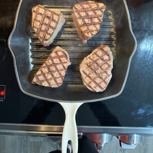 10Sq. Cast Iron Grill Pan