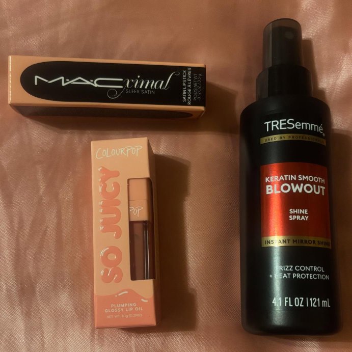 user image by @pinkyfuchsiabeauty, Tresemme Keratin Smooth Blowout Hair Shine Spray - 4.1 fl oz